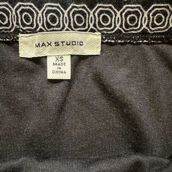 Max Studio Black and White Patterned Skirt size XS - Picture 2 of 4